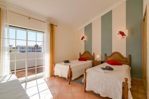 2 bedrooms, iron/ironing board, free WiFi, bed sheets - Holiday Home 'Vila Rafaella' with Shared Pool, Wi-Fi and Air Conditioning (Albufeira)