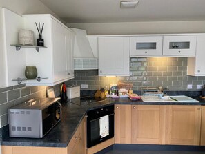 Apartment, 1 King Bed | Private kitchen | Fridge, microwave, oven, stovetop - Serendipity- Romantic 1-bed Apt Ambleside (Ambleside)