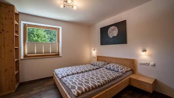 1 bedroom, free WiFi, bed sheets