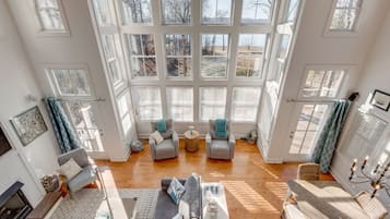 Télévision, cheminée