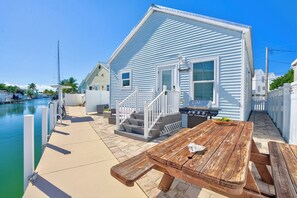 Outdoor dining - W15 - 3 bed, 2 bath Caribbean Bungalow with Dockage (Marathon)