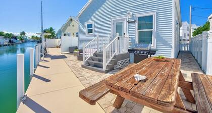 W15 - 3 bed, 2 bath Caribbean Bungalow with Dockage