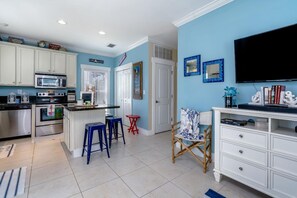 Fridge, microwave, oven, stovetop - W15 - 3 bed, 2 bath Caribbean Bungalow with Dockage (Marathon)