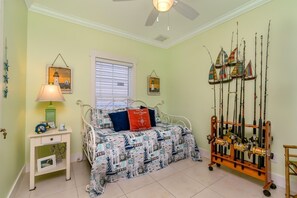 3 bedrooms, free WiFi - W15 - 3 bed, 2 bath Caribbean Bungalow with Dockage (Marathon)