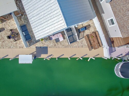 W15 - 3 bed, 2 bath Caribbean Bungalow with Dockage