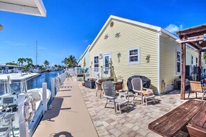 Terrace/patio - W16 - 3 bed, 2 bath Tropical Bungalow with Dockage (Marathon)