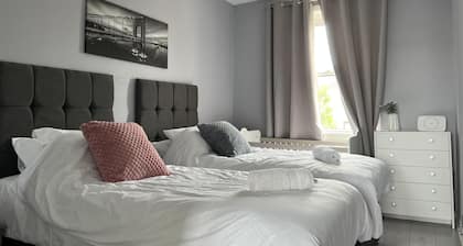 Captivating 2-bed Apartment in Kirkcaldy