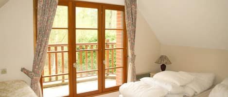 4 bedrooms, iron/ironing board, travel cot, free WiFi