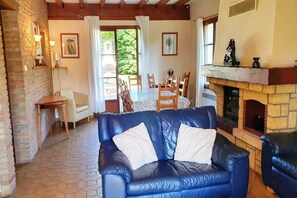 Smart TV, fireplace, video games, DVD player