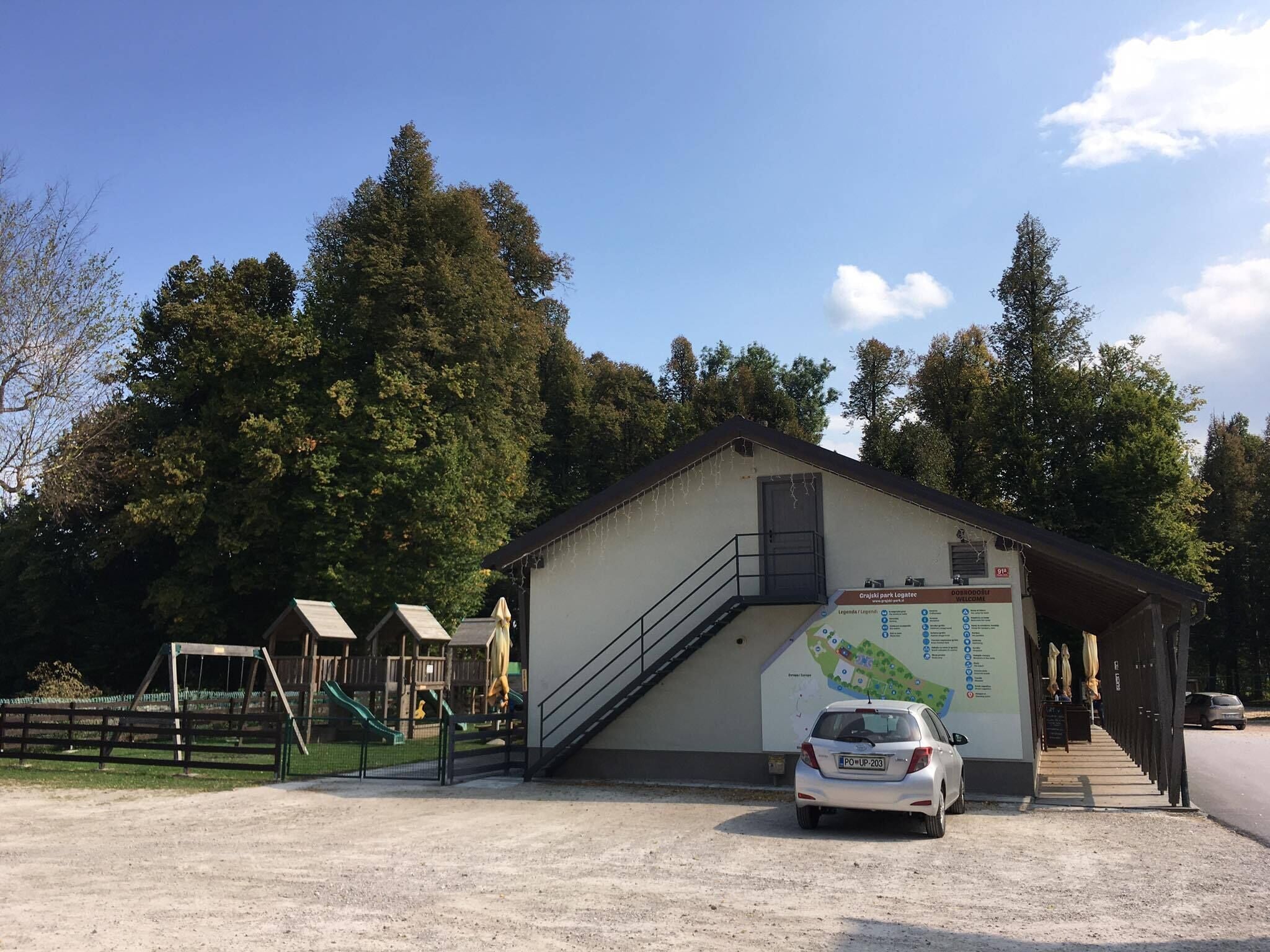 Aparcamiento en las instalaciones
