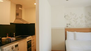 Executive Room | Private kitchenette - Duke Apart Hotel (Eastbourne)