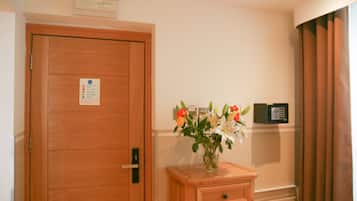 Appartement Majestueux | 1 chambre, coffres-forts dans les chambres, fer et planche Ă  repasser