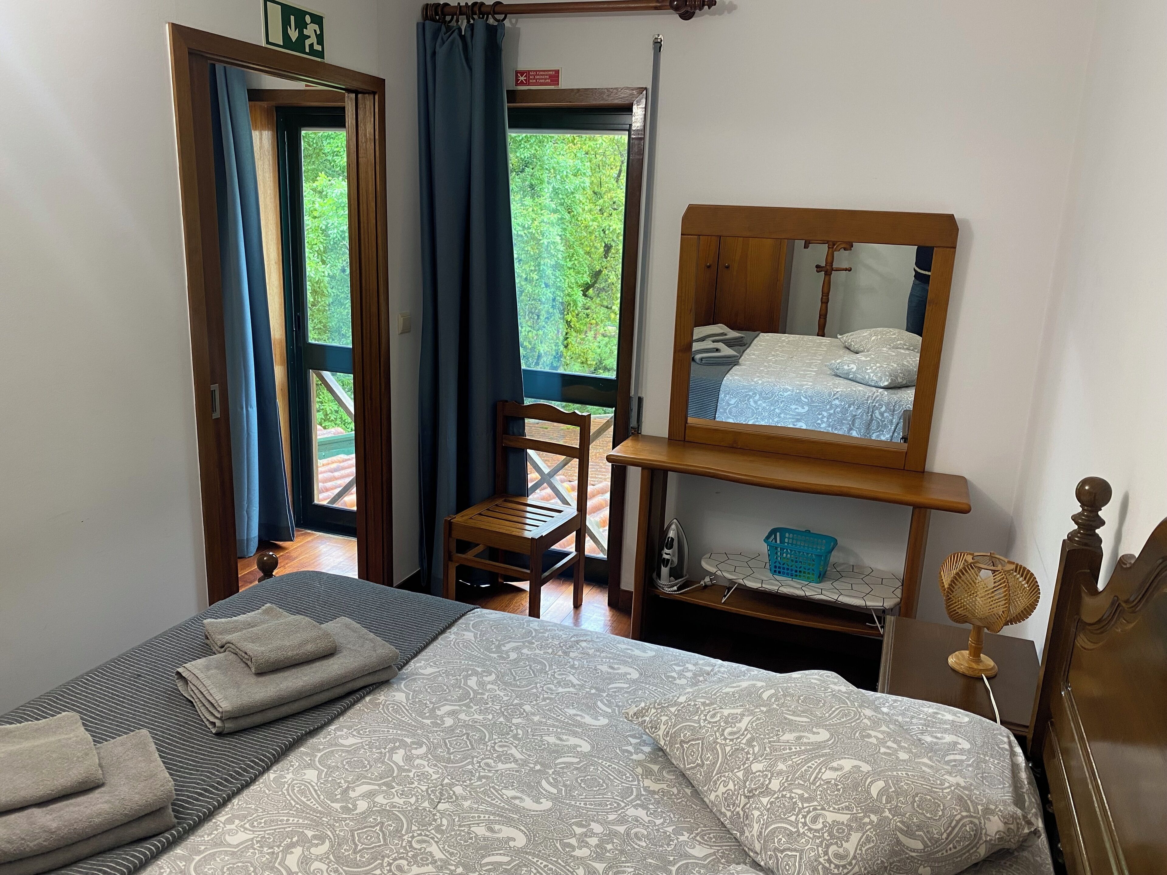 1 slaapkamer, een strijkplank/strijkijzer, gratis wifi, beddengoed