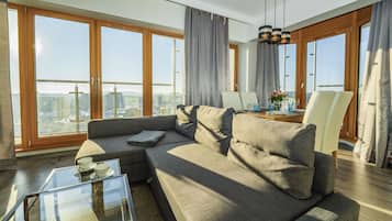 2 bedrooms, premium bedding, individually decorated