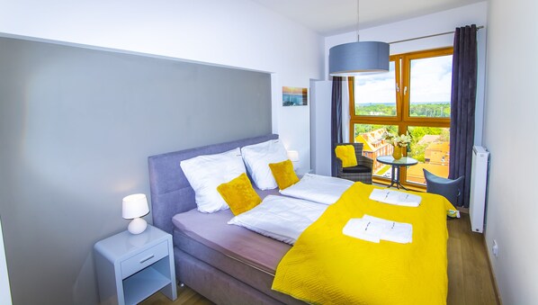 Appartement panoramique, 2 chambres, vue sur la mer | Literie de qualité, décor unique, ameublement unique