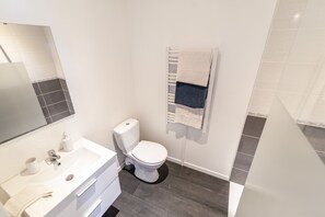 淋浴設備、風筒、提供毛巾、番梘