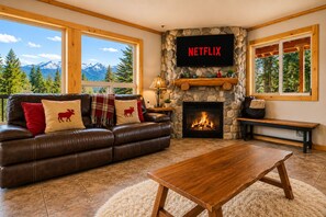 Smart TV, fireplace, video games, DVD player - River | View | Dogs OK | Hot Tub | Yard | Deck (Leavenworth)