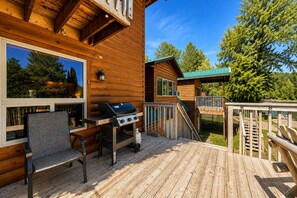 Terrace/patio - River | View | Dogs OK | Hot Tub | Yard | Deck (Leavenworth)