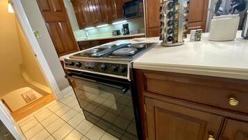 冰箱、微波炉、烤箱、炉灶