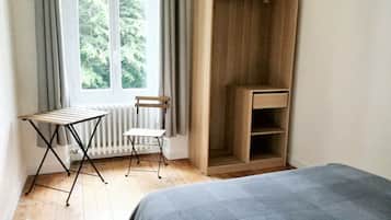 4 chambres, fer et planche Ă  repasser, accĂšs Internet
