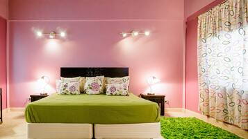 In-room safe, iron/ironing board, free WiFi