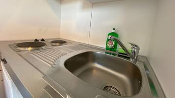 Studio | Eigene Küche | Kühlschrank, Kochgeschirr/Geschirr/Besteck