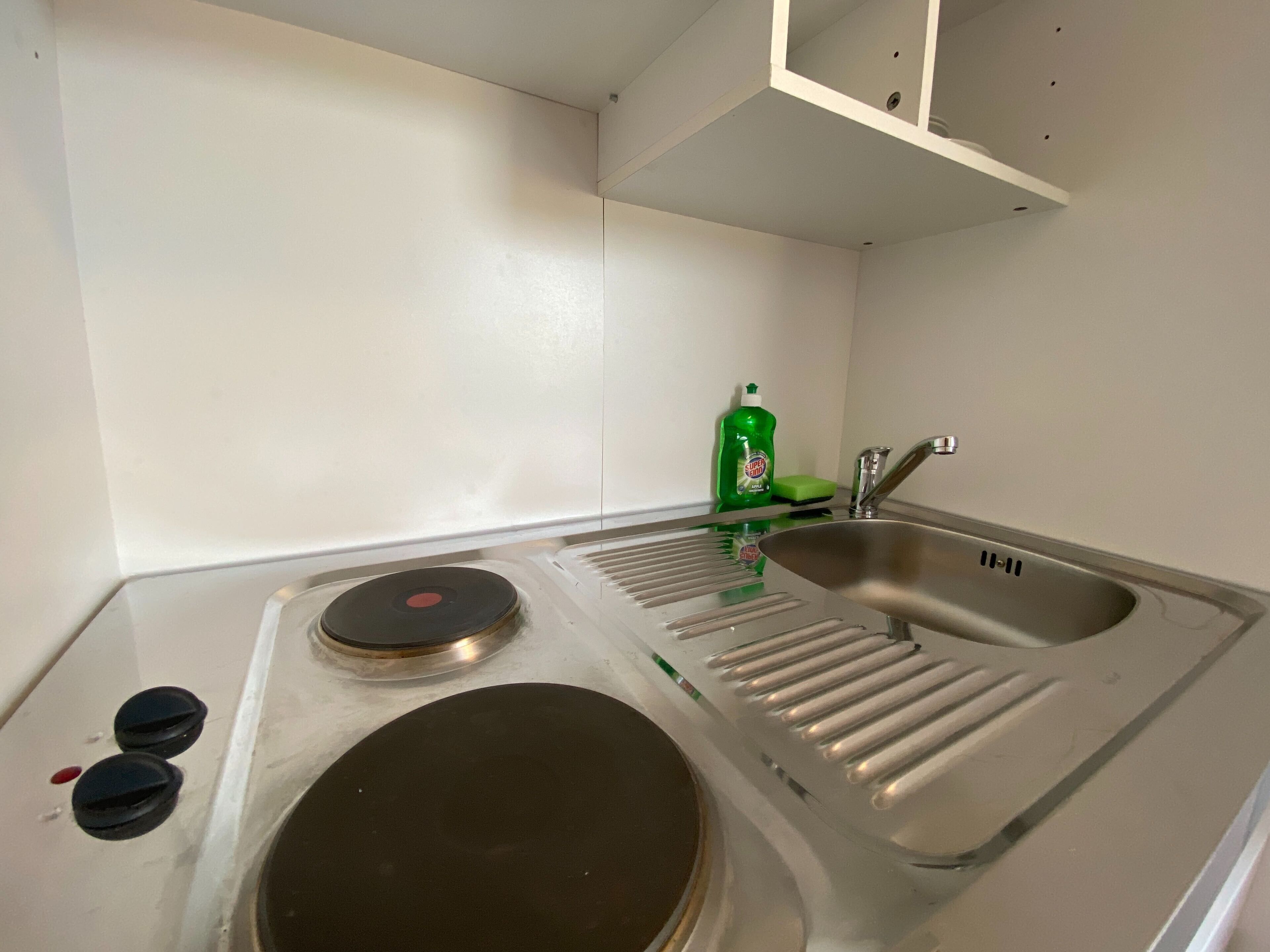 Studio | Eigene Küche | Kühlschrank, Kochgeschirr/Geschirr/Besteck