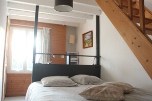 2 bedrooms, iron/ironing board, travel crib, free WiFi