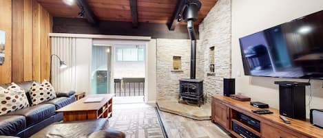 Condo, 2 Bedrooms | Living room