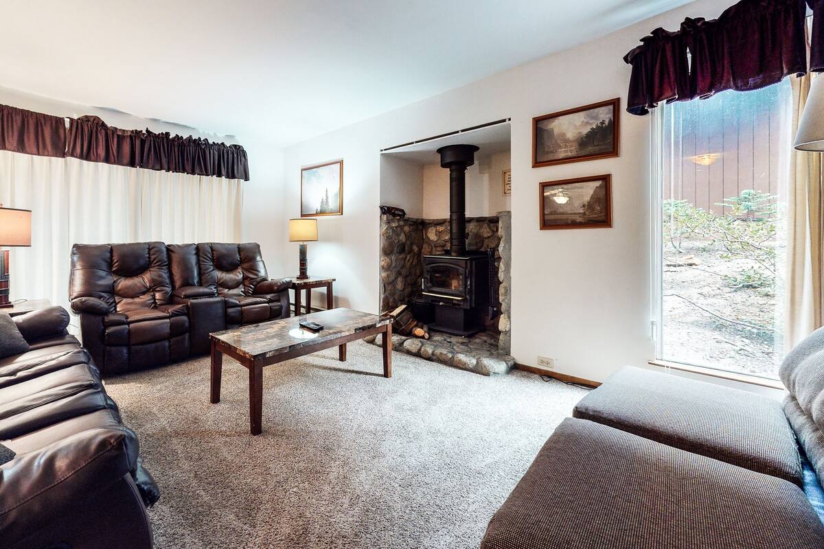 Condo, 2 Bedrooms | Living room