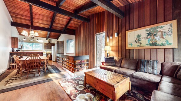 Condo, 2 Bedrooms | Living room