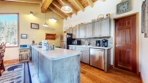 Huoneisto, 2 makuuhuonetta | Yksityinen keittiö | Jääkaappi, uuni, kahvin-/teenkeitin, leivänpaahdin