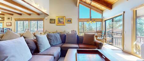 Condo, 5 Bedrooms | Living area | Smart TV, table tennis