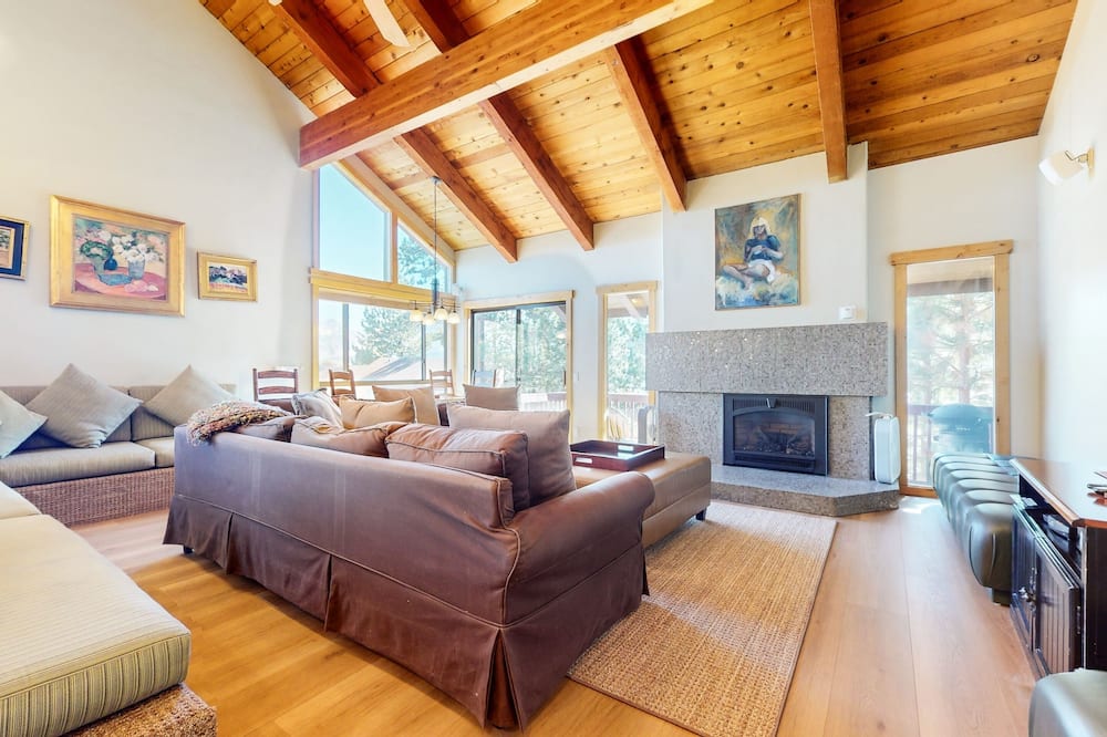 Val DIsere 10 5-Star Luxury with Game room and Gorgeous Mountain Views, Walk to The Village. by RedAwning - Lee Vining, CA