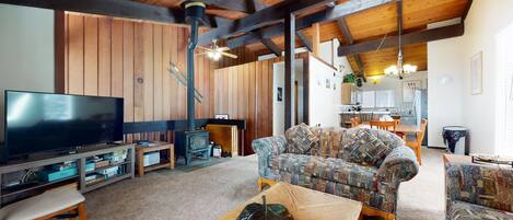 Condo, 4 chambres | Aire de séjour