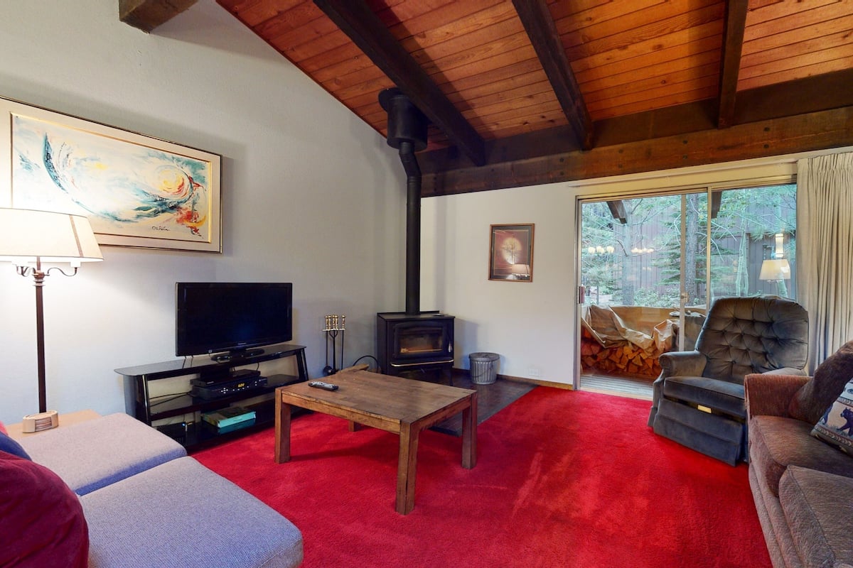 Condo, 2 Bedrooms | Living area