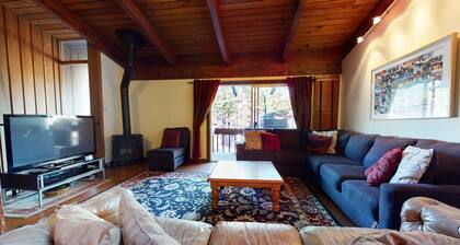Mammoth Estates Condo - Near Village at Mammoth & Pet Friendly by RedAwning