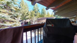 Condo, 2 Bedrooms | Property grounds