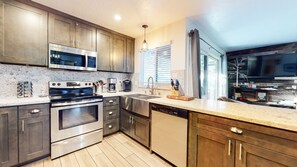 Condo, 2 Bedrooms | Private kitchen | Fridge, oven, coffee/tea maker, toaster