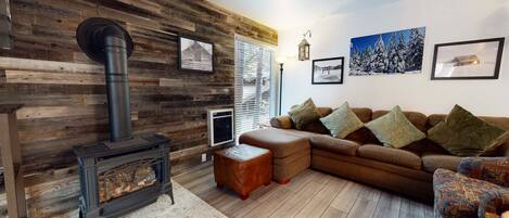 Condo, 2 Bedrooms | Living area