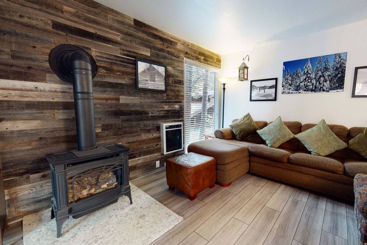 Condo, 2 Bedrooms | Living area