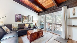 Smart TV, fireplace, ping pong