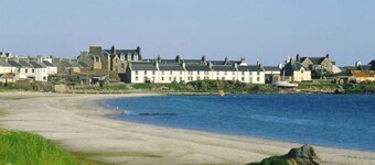 Quaint and quirky coastal Cottage Islay