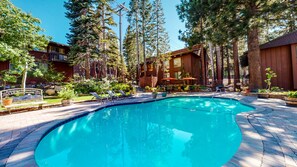 Pool - Remodeled & Spacious, Near The Village. Great Complex Amenities, On-Site Pool (Mammoth Lakes)