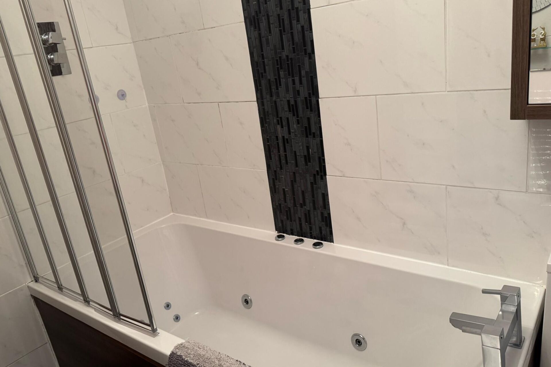 Casa | Banheiro | Chuveiro/banheira combinados, banheira de imers ão, secador de cabelo 