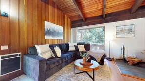 Smart TV, fireplace, DVD player, ping pong