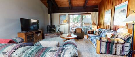 TV, caminetto, tavolo da ping pong