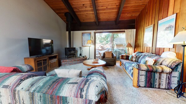 TV, fireplace, ping pong