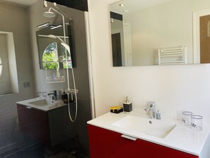 Douche, séchoir à cheveux