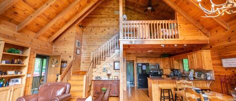 Fernseher, Kamin, Bücher